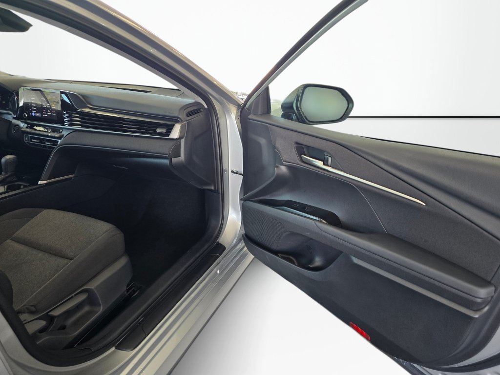 Used 2025 Toyota Camry LE FWD image 41