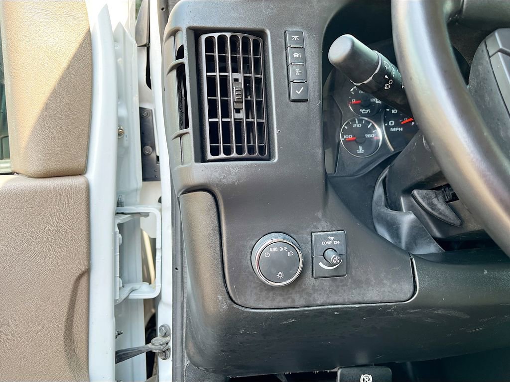 Used 2023 GMC Savana 3500 Extended w/ Driver Convenience Package image 10