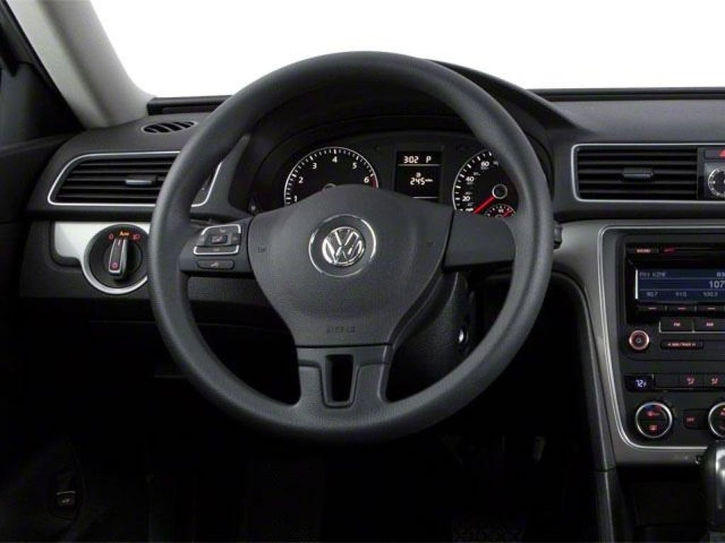 Used 2013 Volkswagen Passat 2.5 S FWD image 4