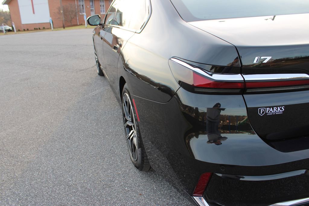 Used 2024 BMW i7 xDrive60 image 43