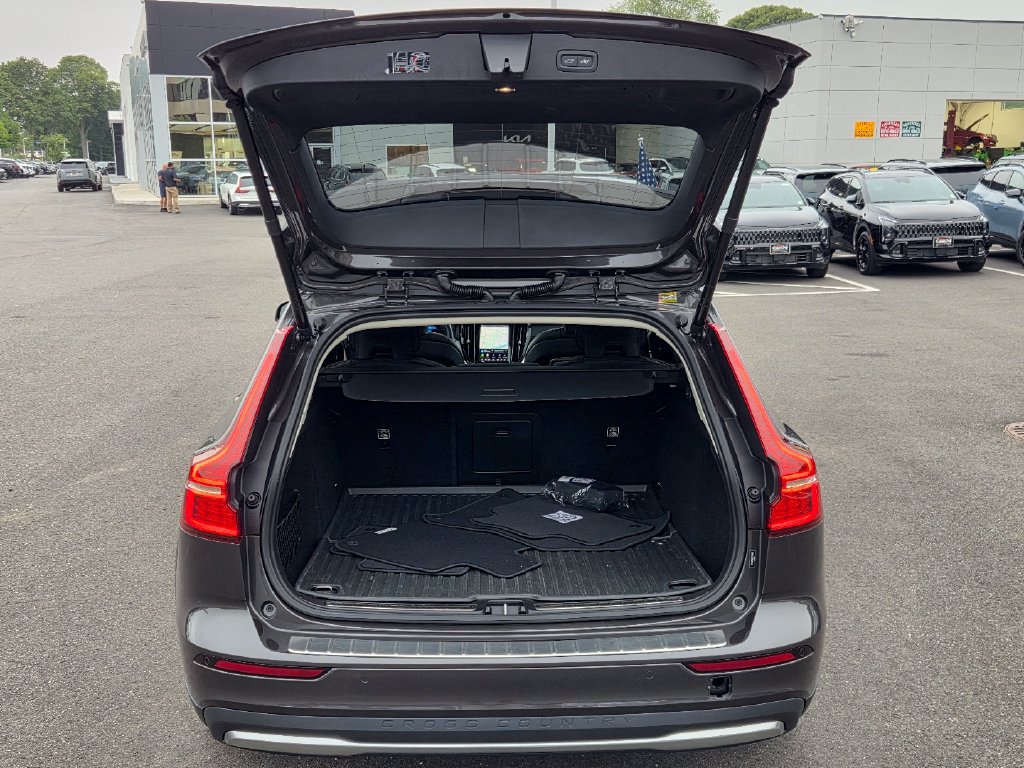 Used 2024 Volvo V60 B5 Cross Country Ultimate AWD/4WD image 33
