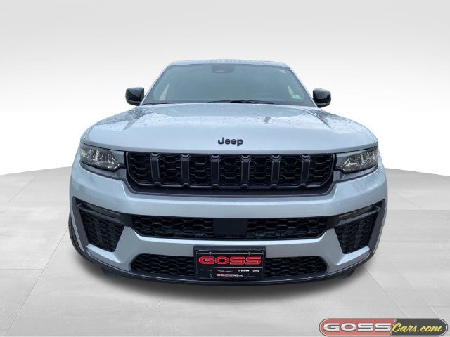 New 2026 Jeep Grand Cherokee Limited w/ Limited Altitude Package AWD/4WD image 2