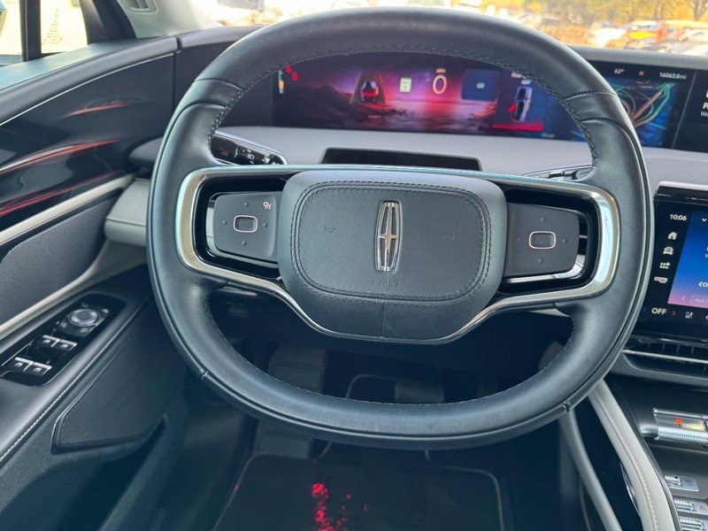 Certified 2024 Lincoln Nautilus Premier image 10