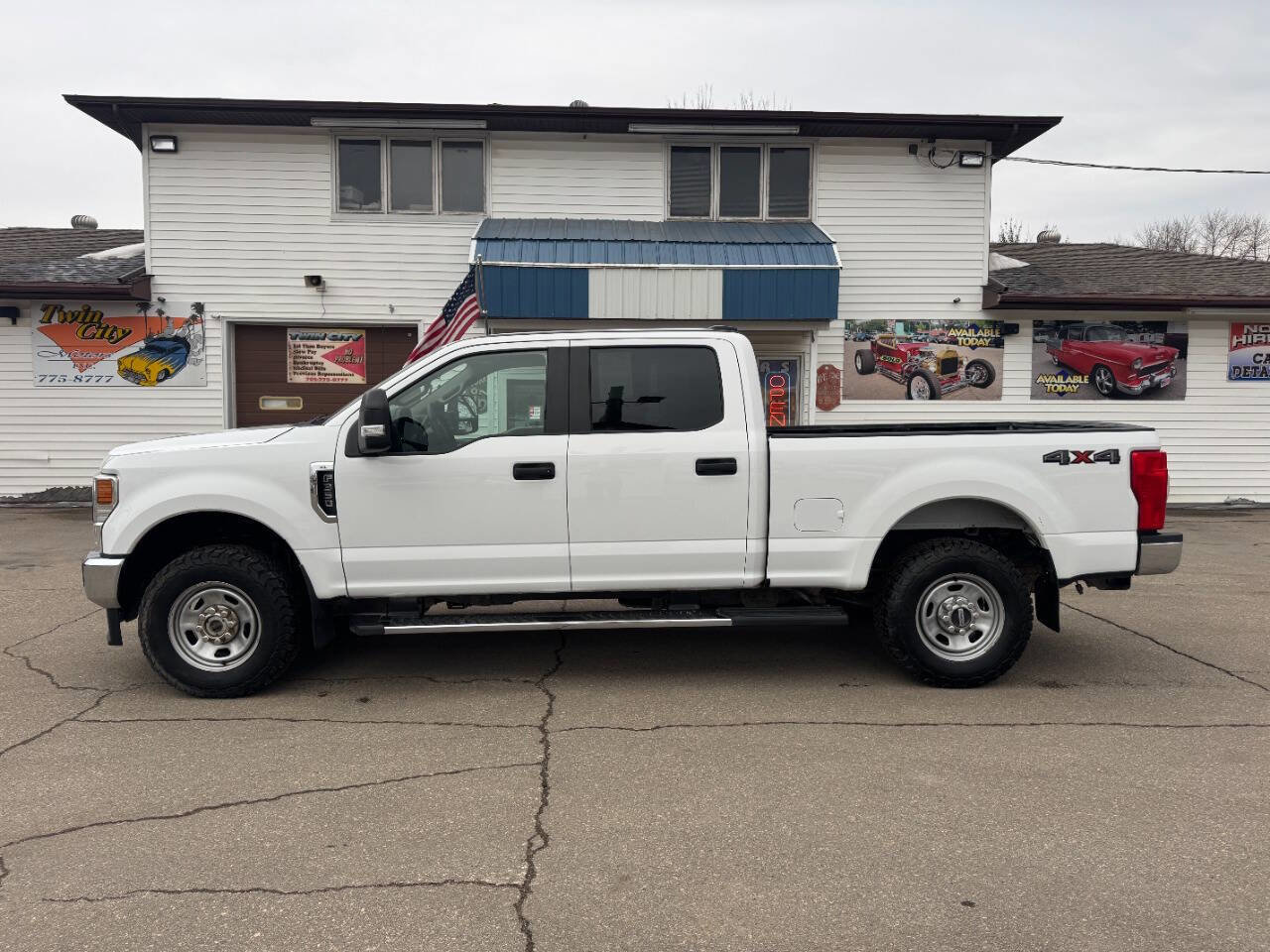 Used 2022 Ford F350 XL w/ Power Equipment Group AWD/4WD image 1