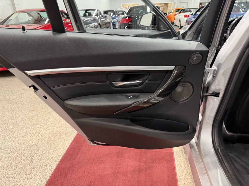 Used 2017 BMW 340i xDrive Sedan AWD/4WD image 29