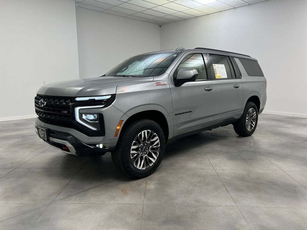Used 2025 Chevrolet Suburban Z71 image 3