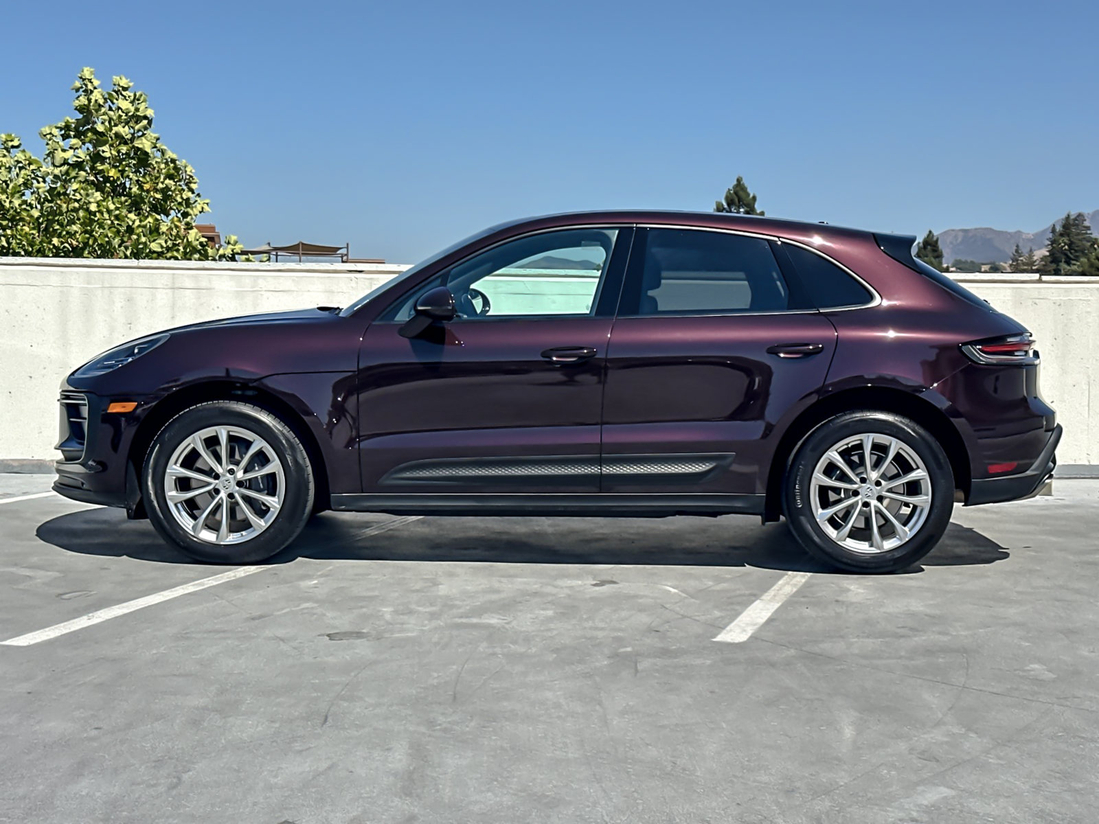 Certified 2023 Porsche Macan AWD/4WD image 3