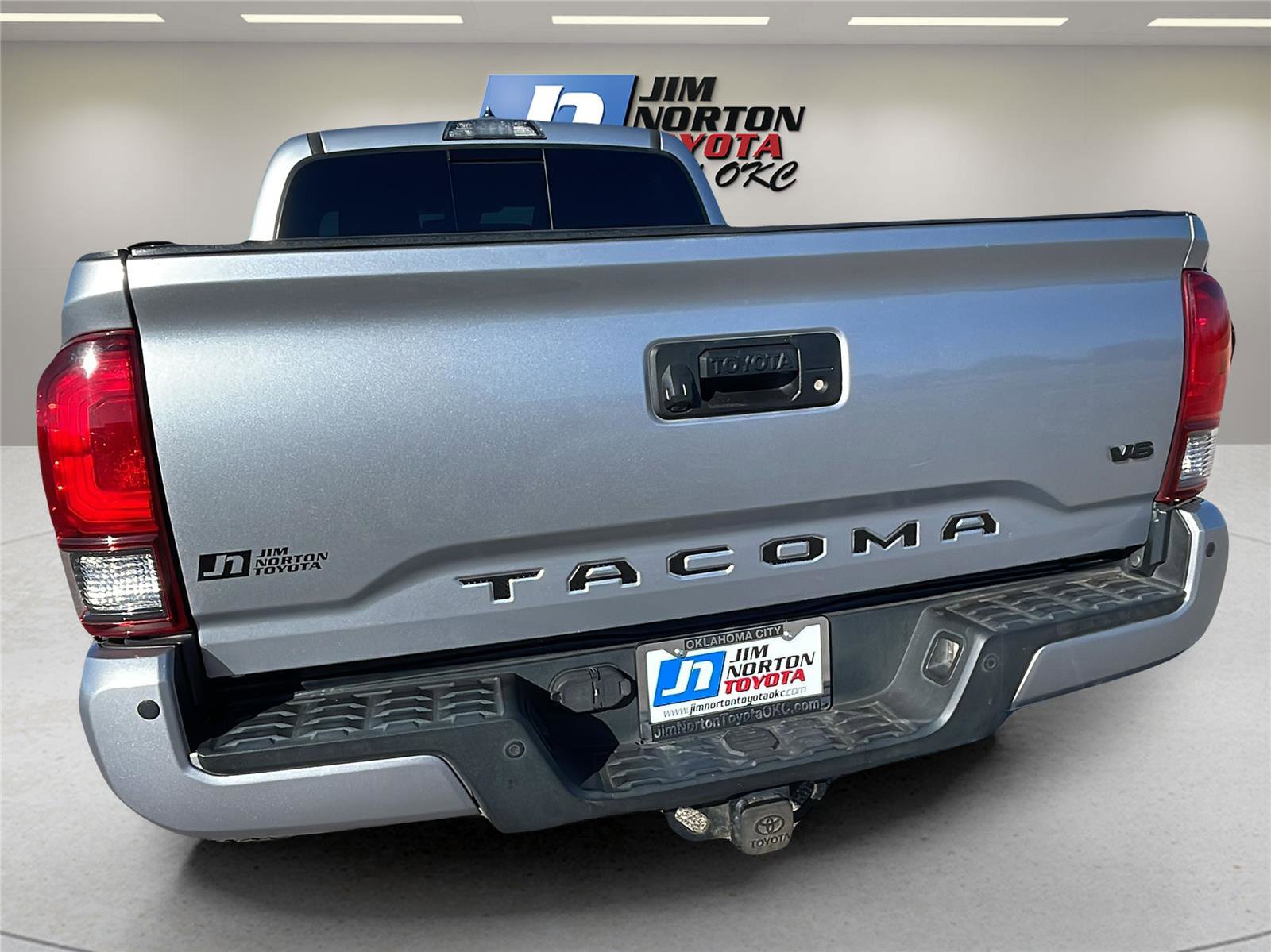 Used 2018 Toyota Tacoma TRD Off-Road image 12