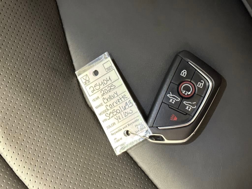 New 2025 Chevrolet Corvette E-Ray image 31