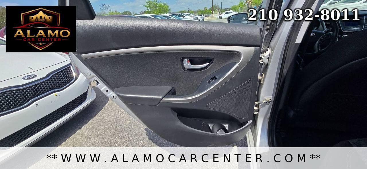 Used 2016 Hyundai Elantra GT FWD image 29