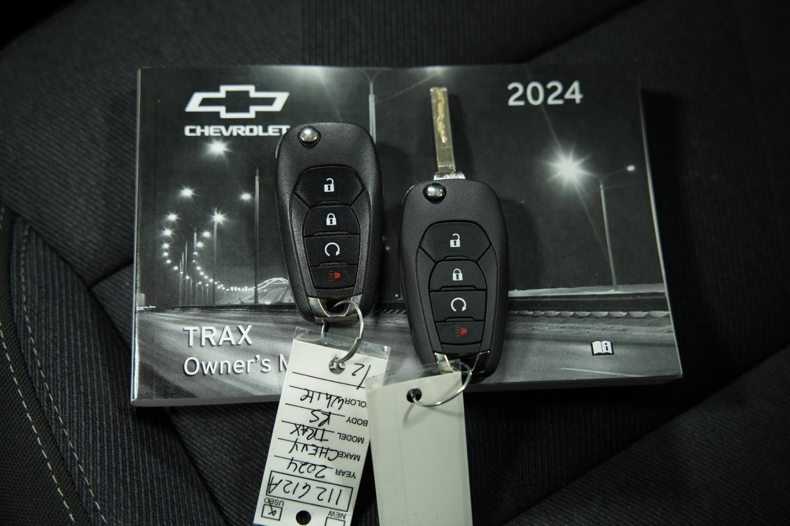 Used 2024 Chevrolet Trax RS w/ Sunroof Package FWD image 44
