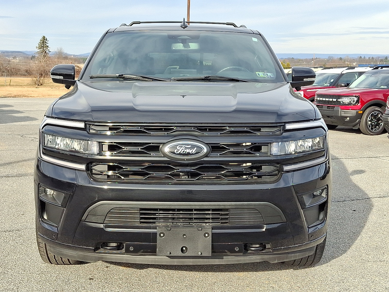 Used 2022 Ford Expedition Limited AWD/4WD image 2