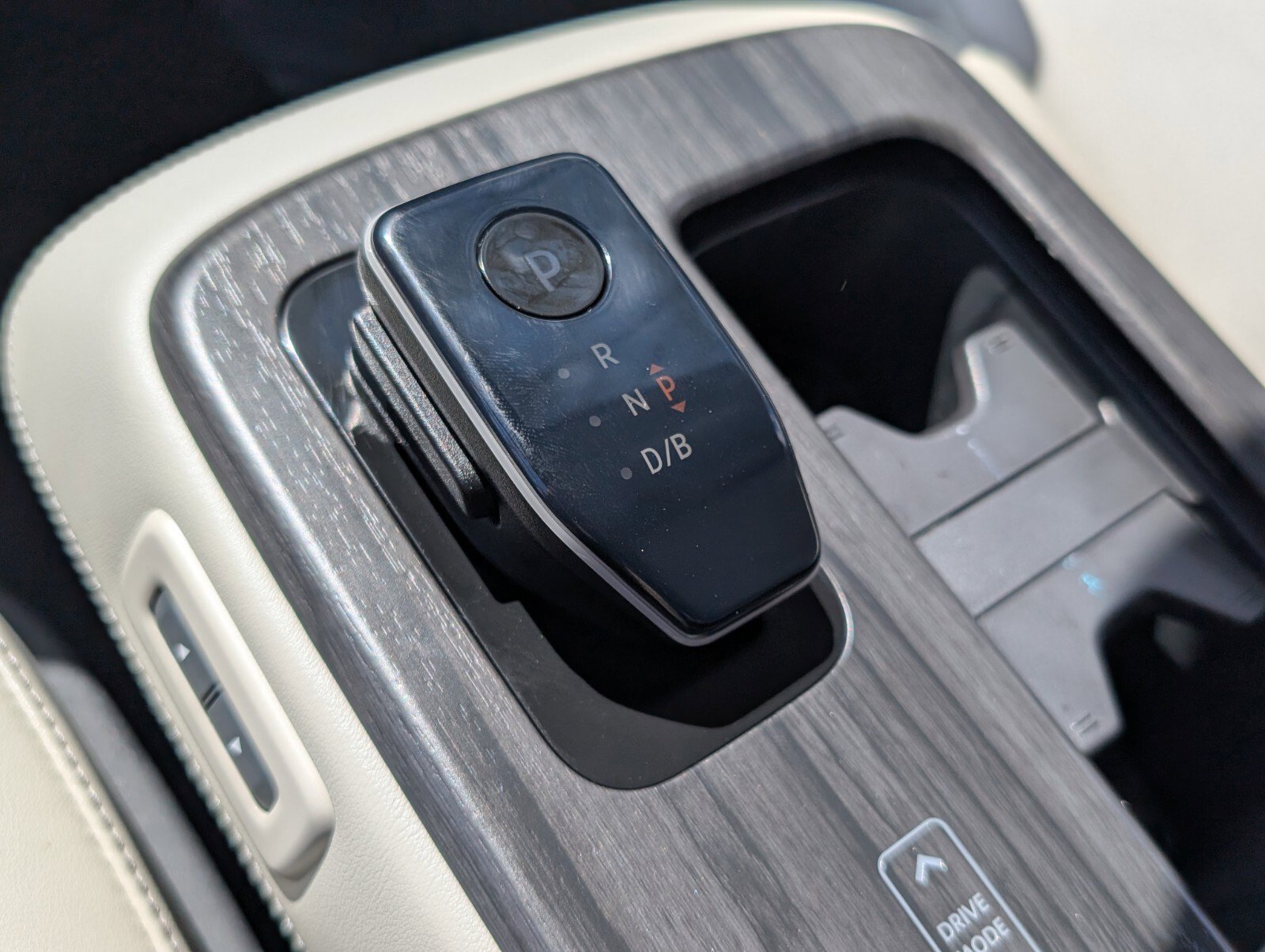 Certified 2024 Nissan Ariya AWD image 30