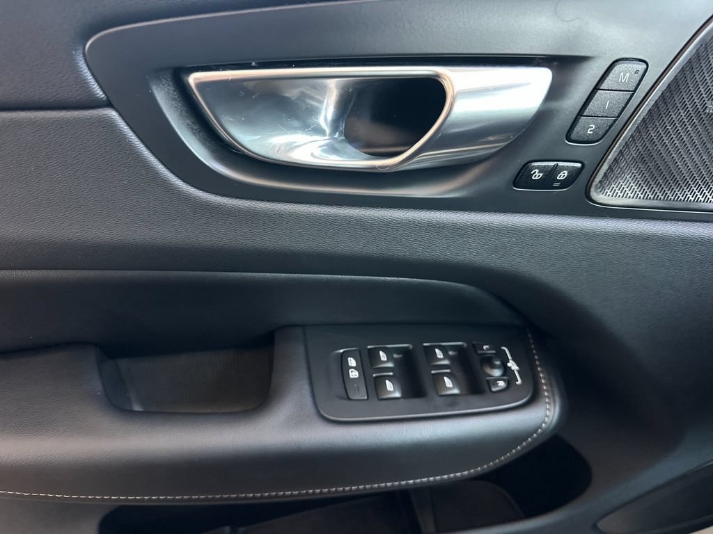 Certified 2023 Volvo XC60 B5 Ultimate AWD/4WD image 10