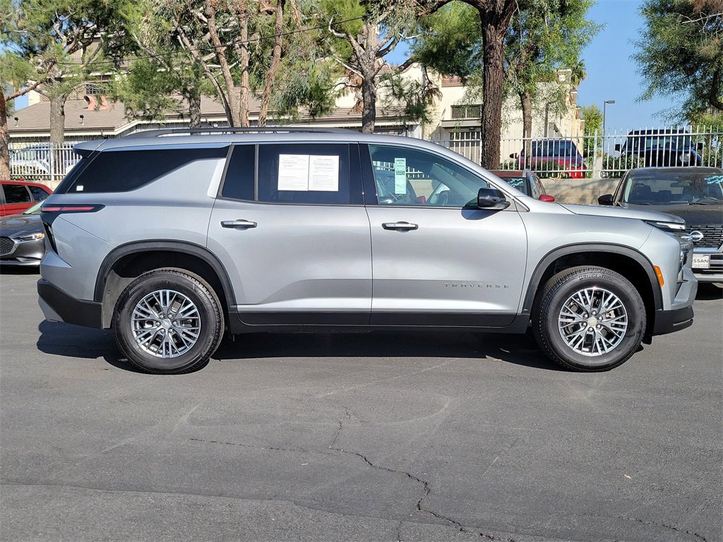 Used 2025 Chevrolet Traverse LT image 31