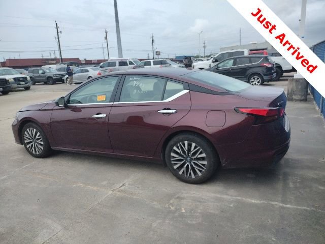Used 2025 Nissan Altima 2.5 SV FWD image 8