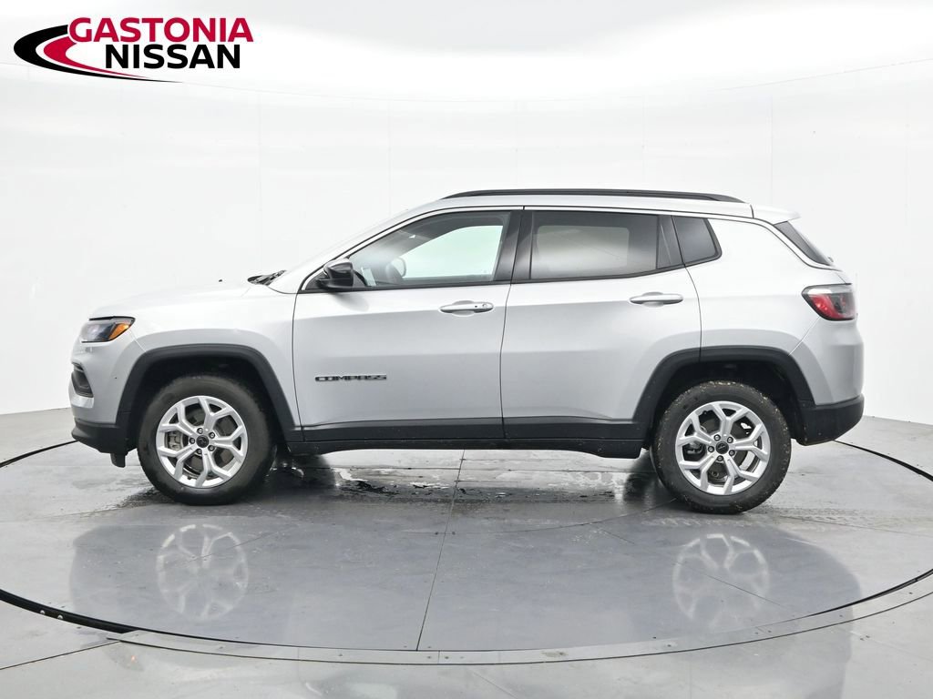 Used 2025 Jeep Compass Latitude AWD/4WD image 10