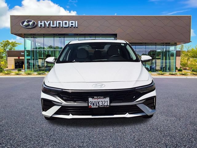 Used 2025 Hyundai Elantra Limited FWD image 3