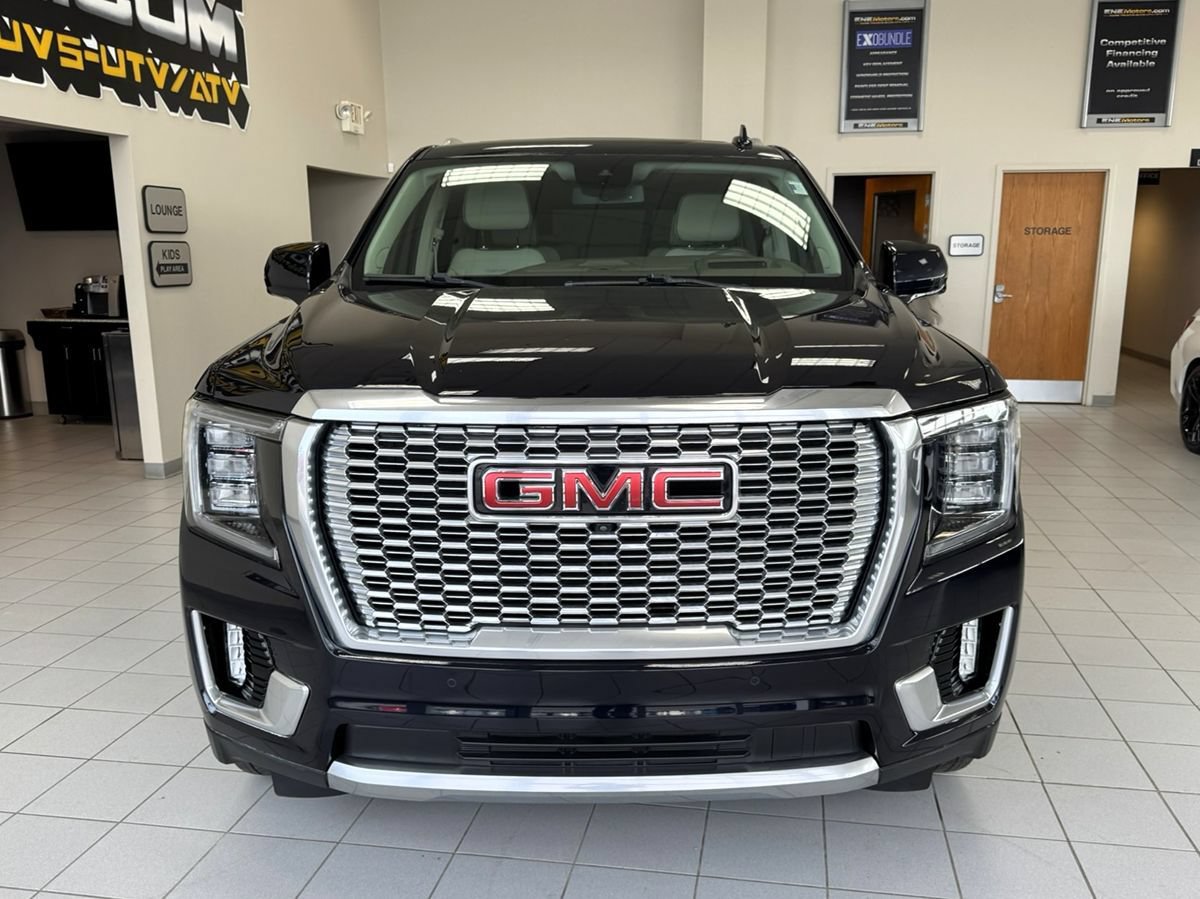 Used 2023 GMC Yukon Denali AWD/4WD image 3