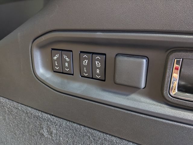 New 2027 Cadillac Vistiq Luxury w/ LPO, Floor Liner Package AWD/4WD image 13