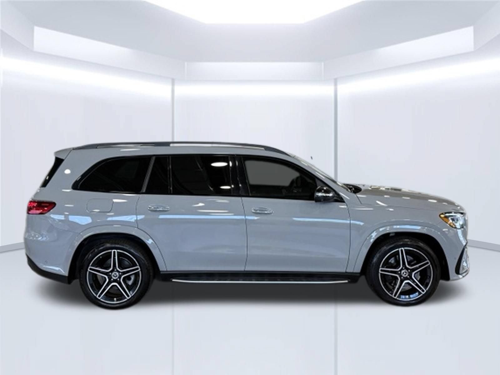 Used 2024 Mercedes-Benz GLS 450 4MATIC image 8