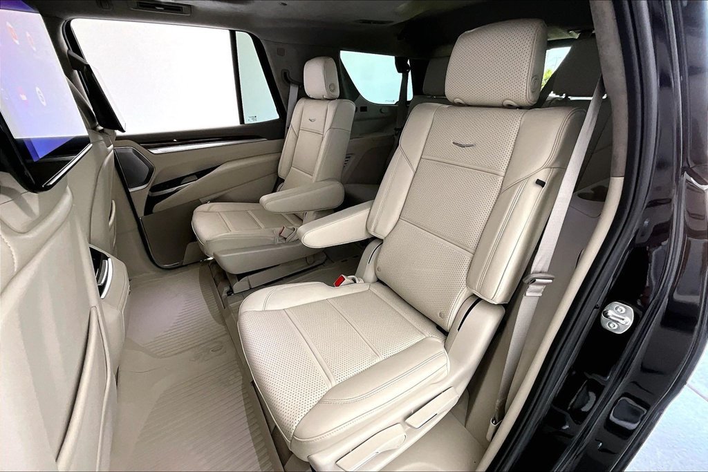 Used 2026 Cadillac Escalade Platinum Sport w/ LPO, Floor Liner Package AWD/4WD image 34