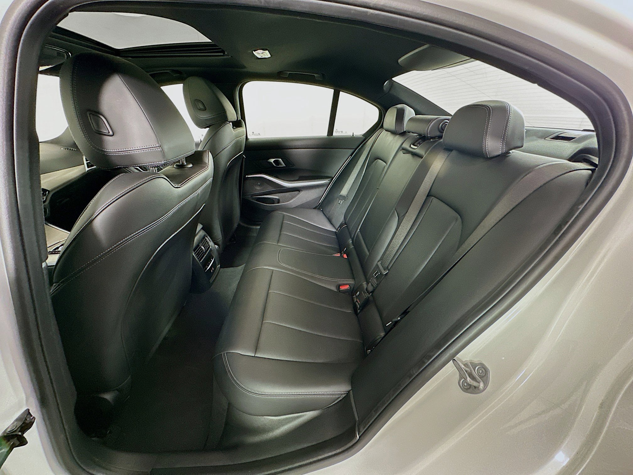 Used 2025 BMW 330i Sedan image 29