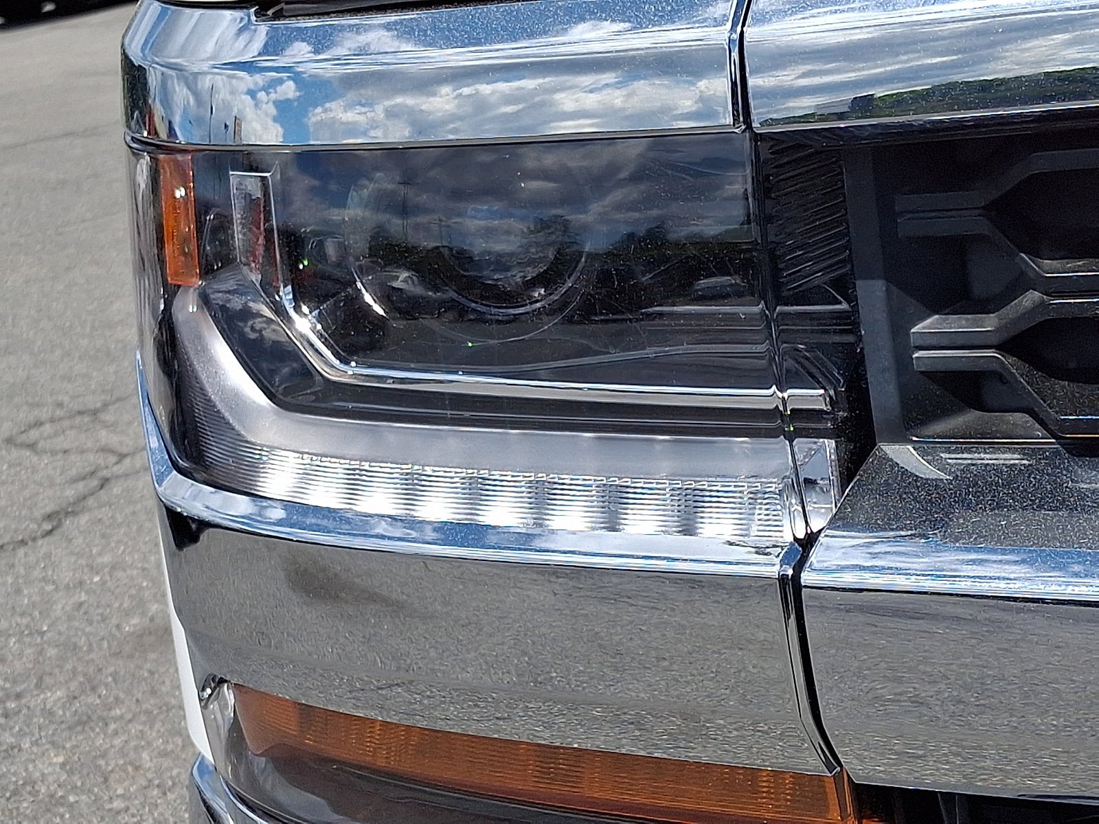 Used 2018 Chevrolet Silverado 1500 LT w/ All Star Edition AWD/4WD image 9