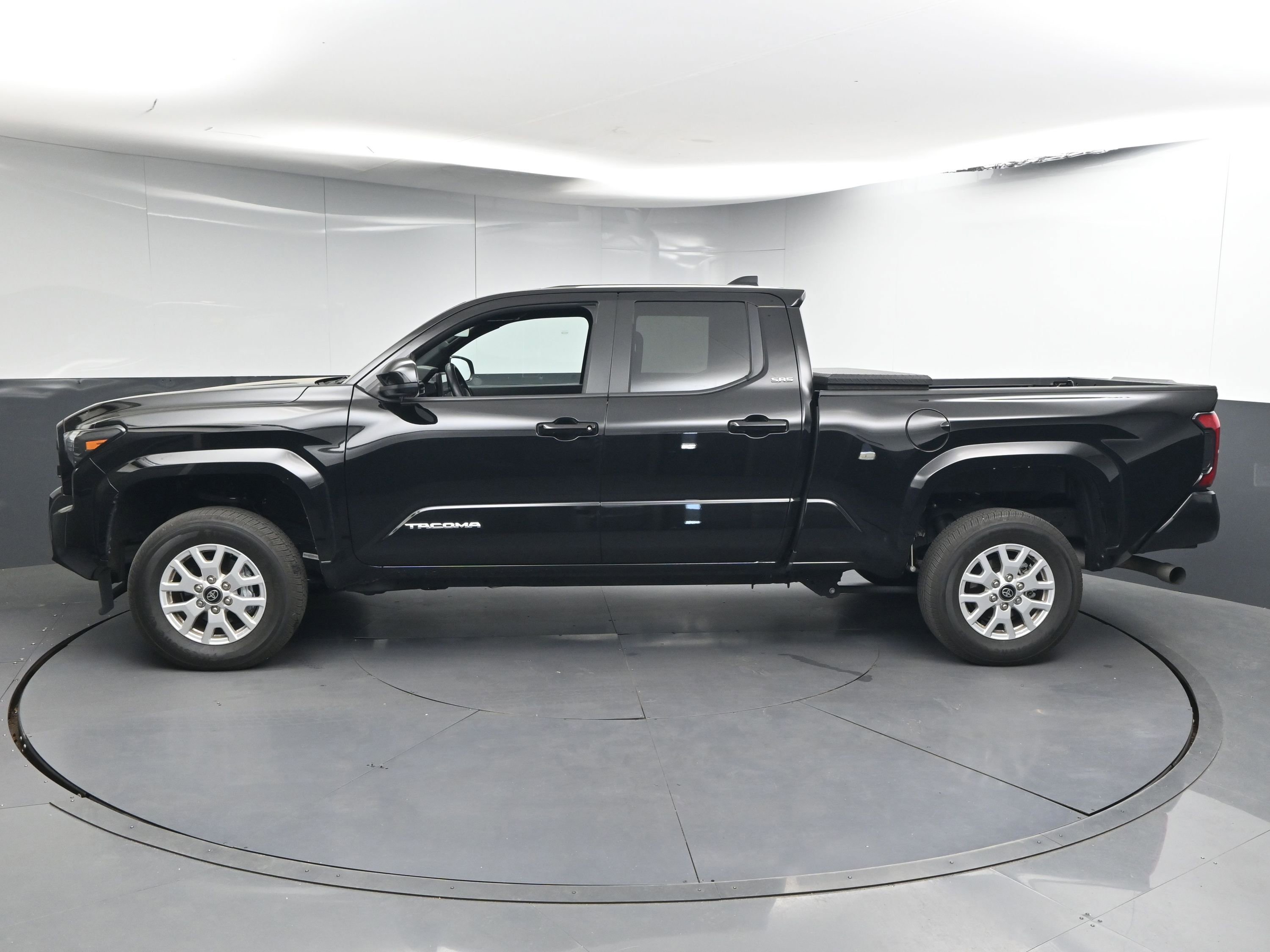 Used 2024 Toyota Tacoma SR5 image 5