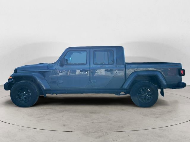 Used 2023 Jeep Gladiator Sport image 2