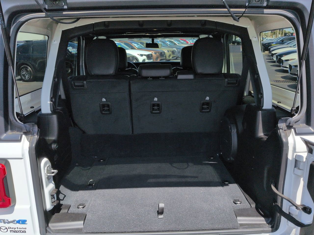 Used 2022 Jeep Wrangler Unlimited Sahara image 13