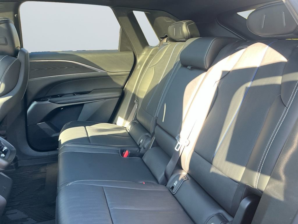 Used 2024 Cadillac Lyriq Sport image 14