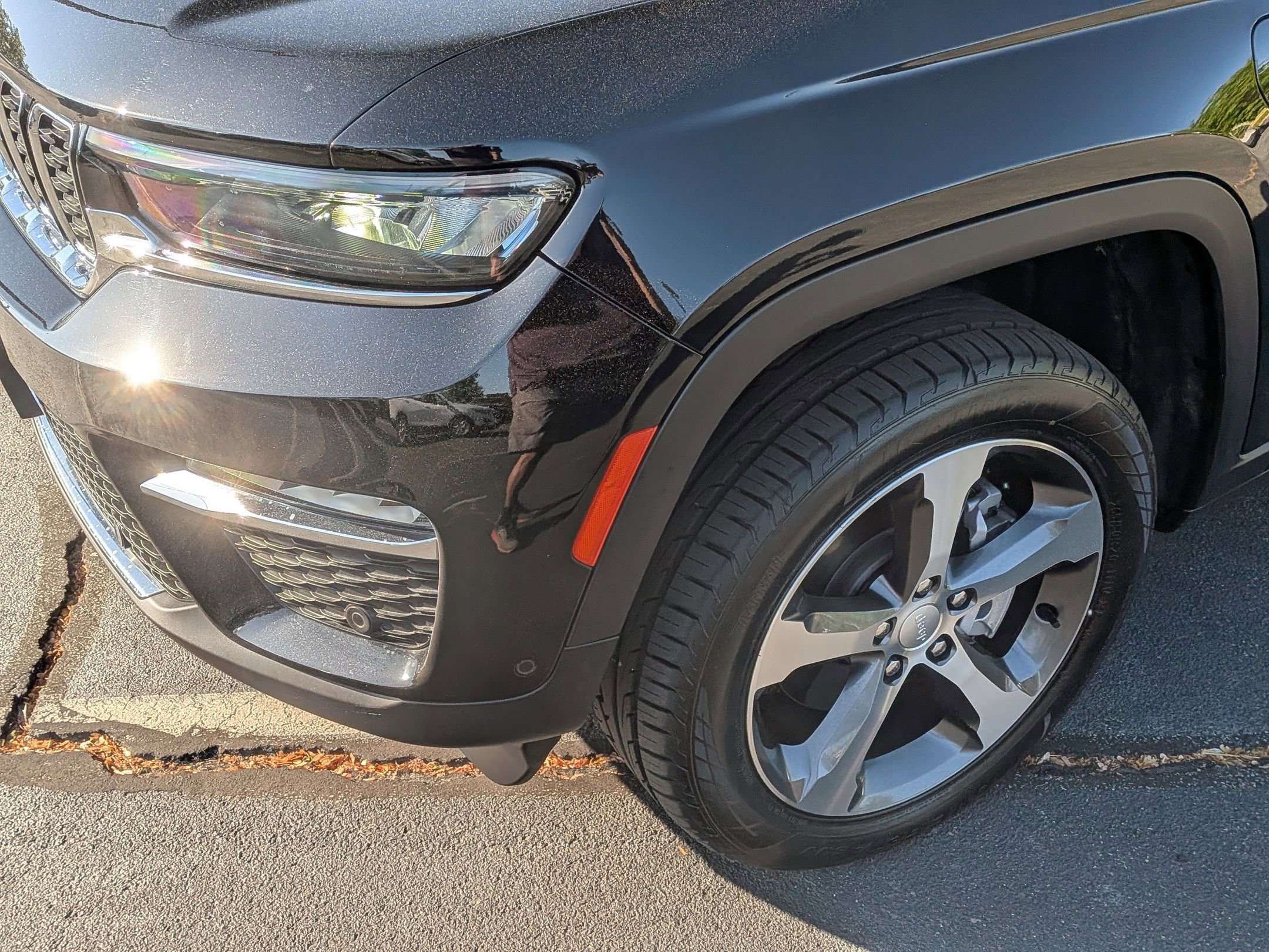 Used 2023 Jeep Grand Cherokee 4WD 4xe w/ Luxury Tech Group II image 11