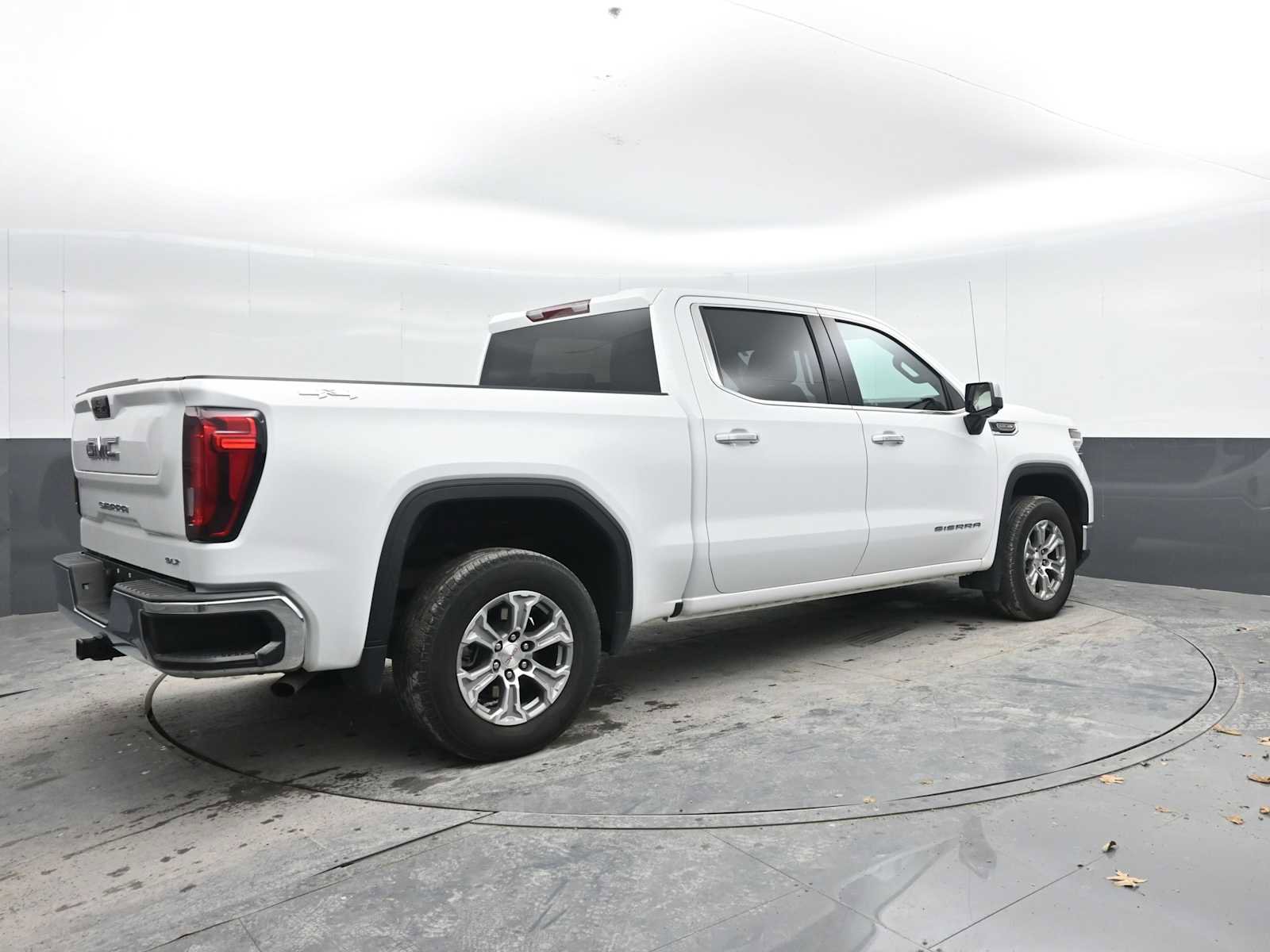 Used 2024 GMC Sierra 1500 SLT image 7