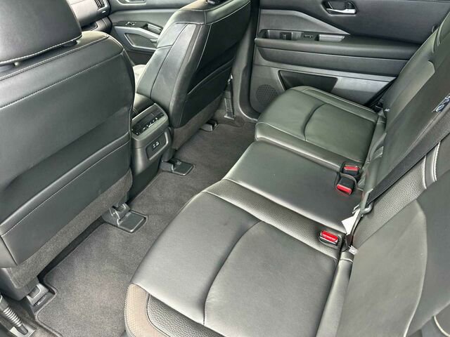 Used 2023 Nissan Pathfinder SL image 14