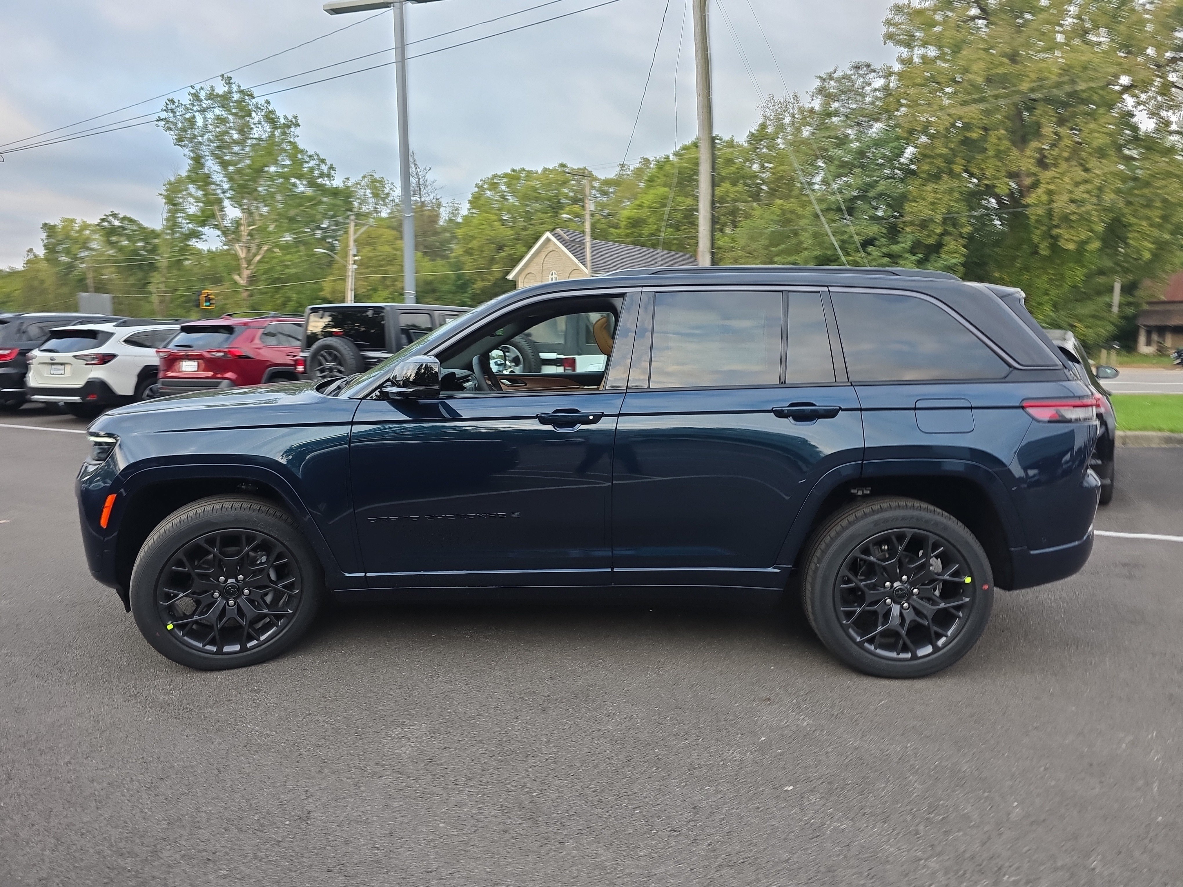 New 2027 Jeep Grand Cherokee Summit AWD/4WD image 25