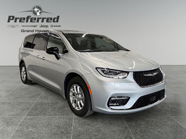 New 2026 Chrysler Pacifica Select image 3