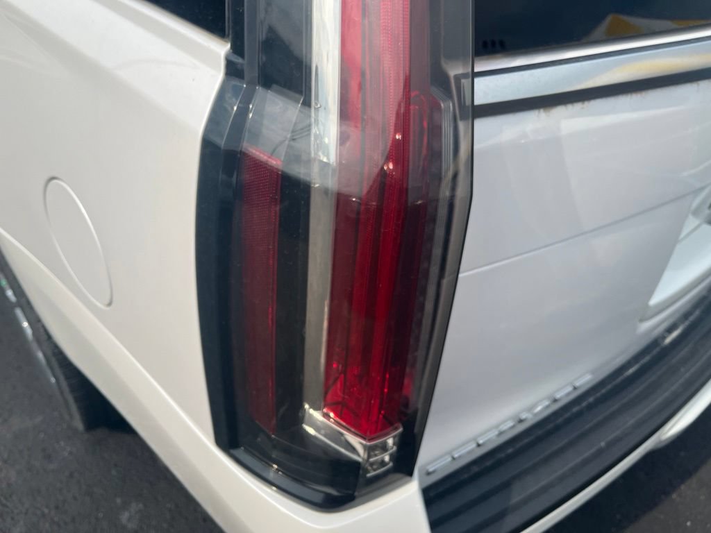 Used 2019 Cadillac Escalade ESV Platinum AWD/4WD image 20