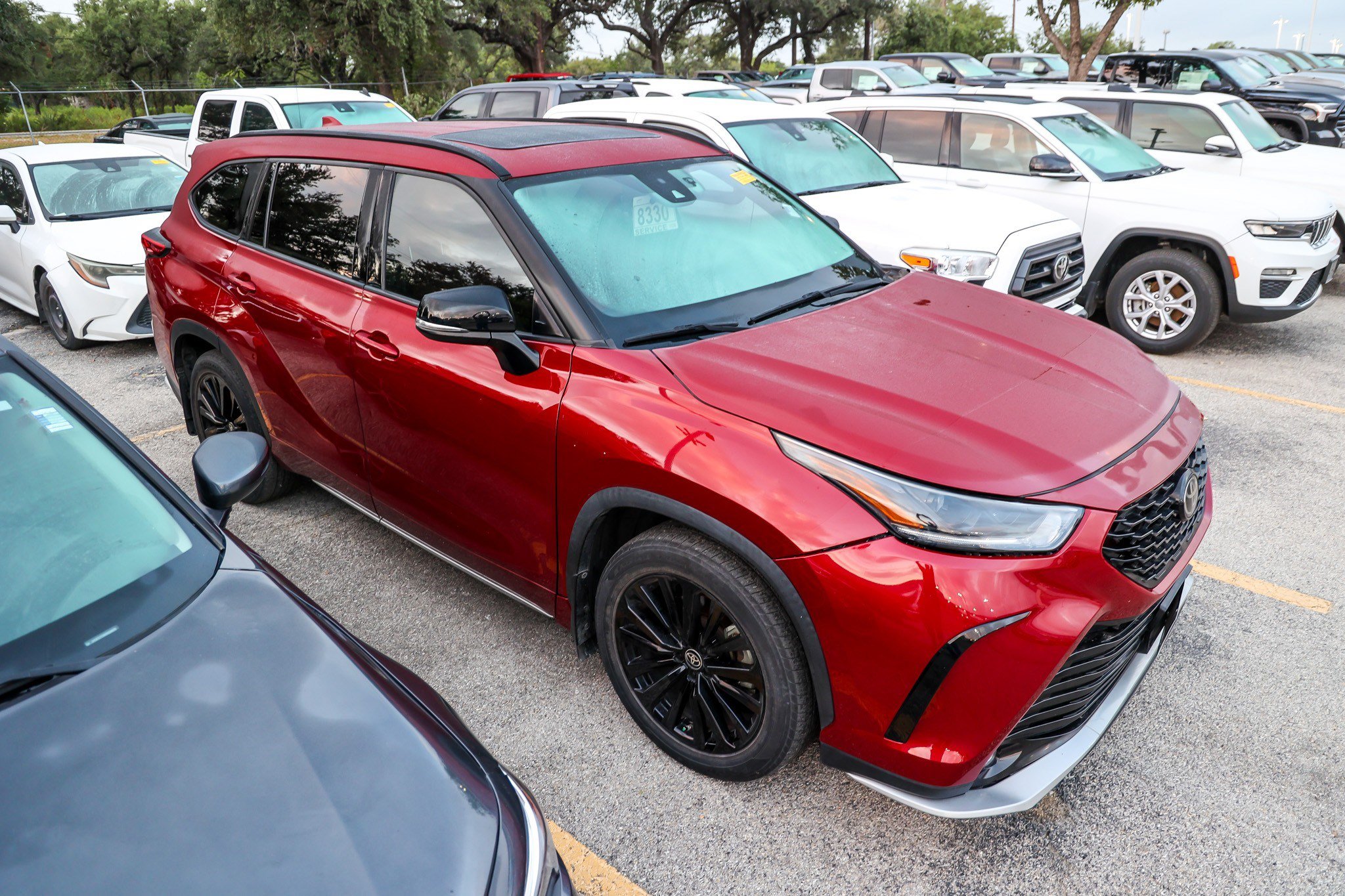 Used 2023 Toyota Highlander XSE FWD image 9
