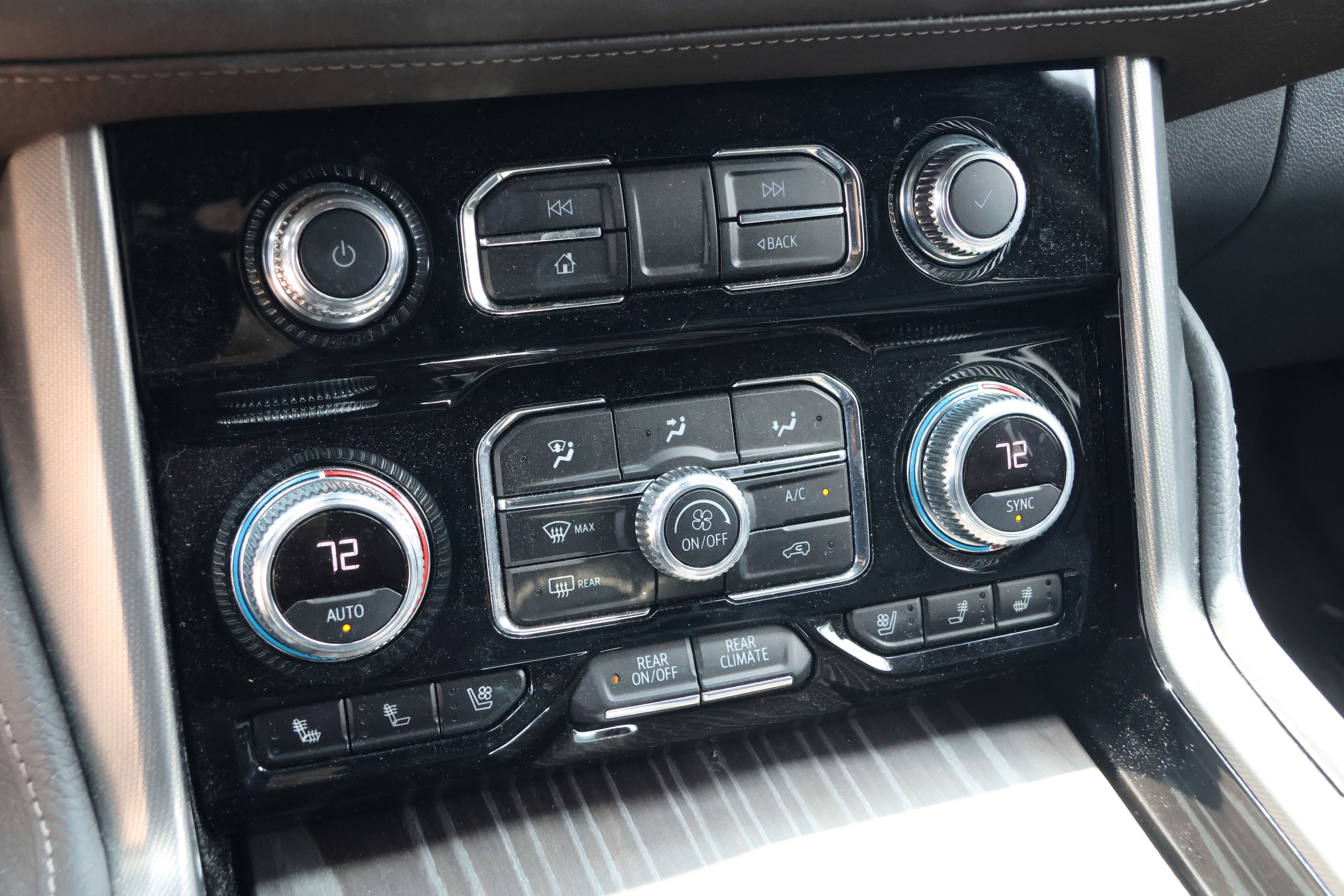 Used 2023 GMC Yukon XL Denali AWD/4WD image 28