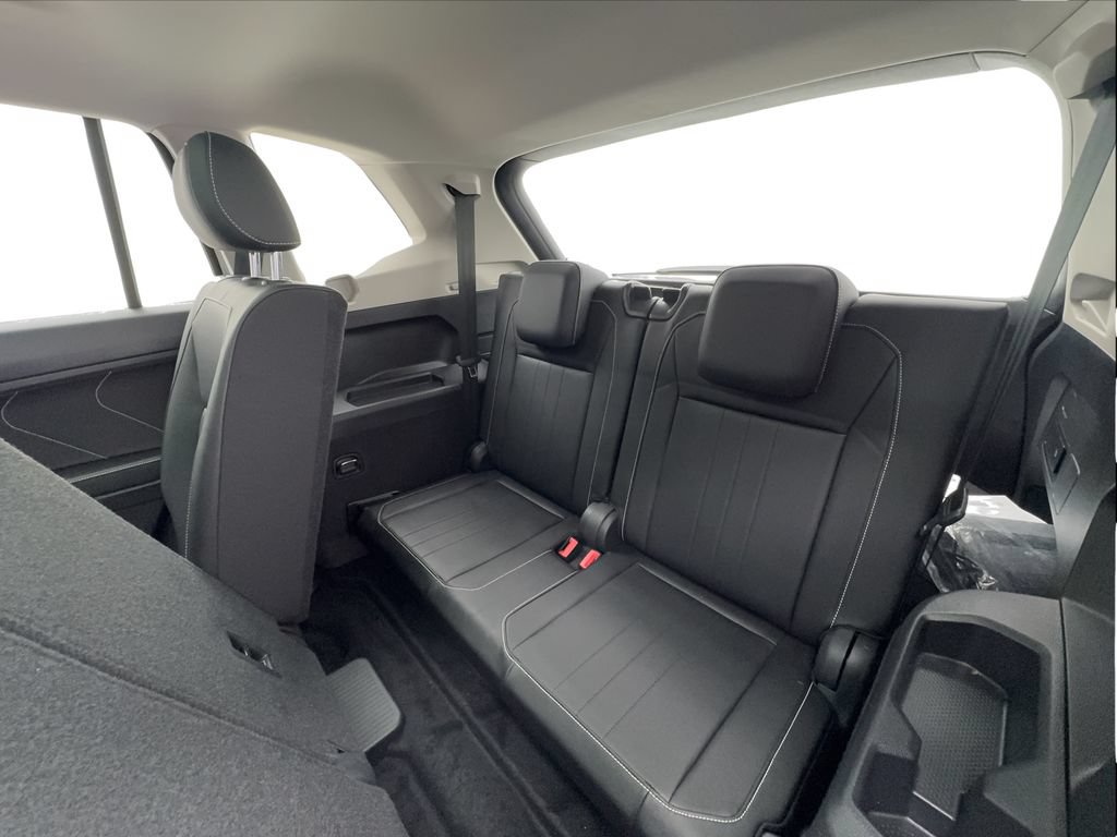 Used 2022 Volkswagen Tiguan SE w/ Panoramic Sunroof Package FWD image 28