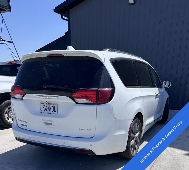 Used 2017 Chrysler Pacifica Limited FWD image 5