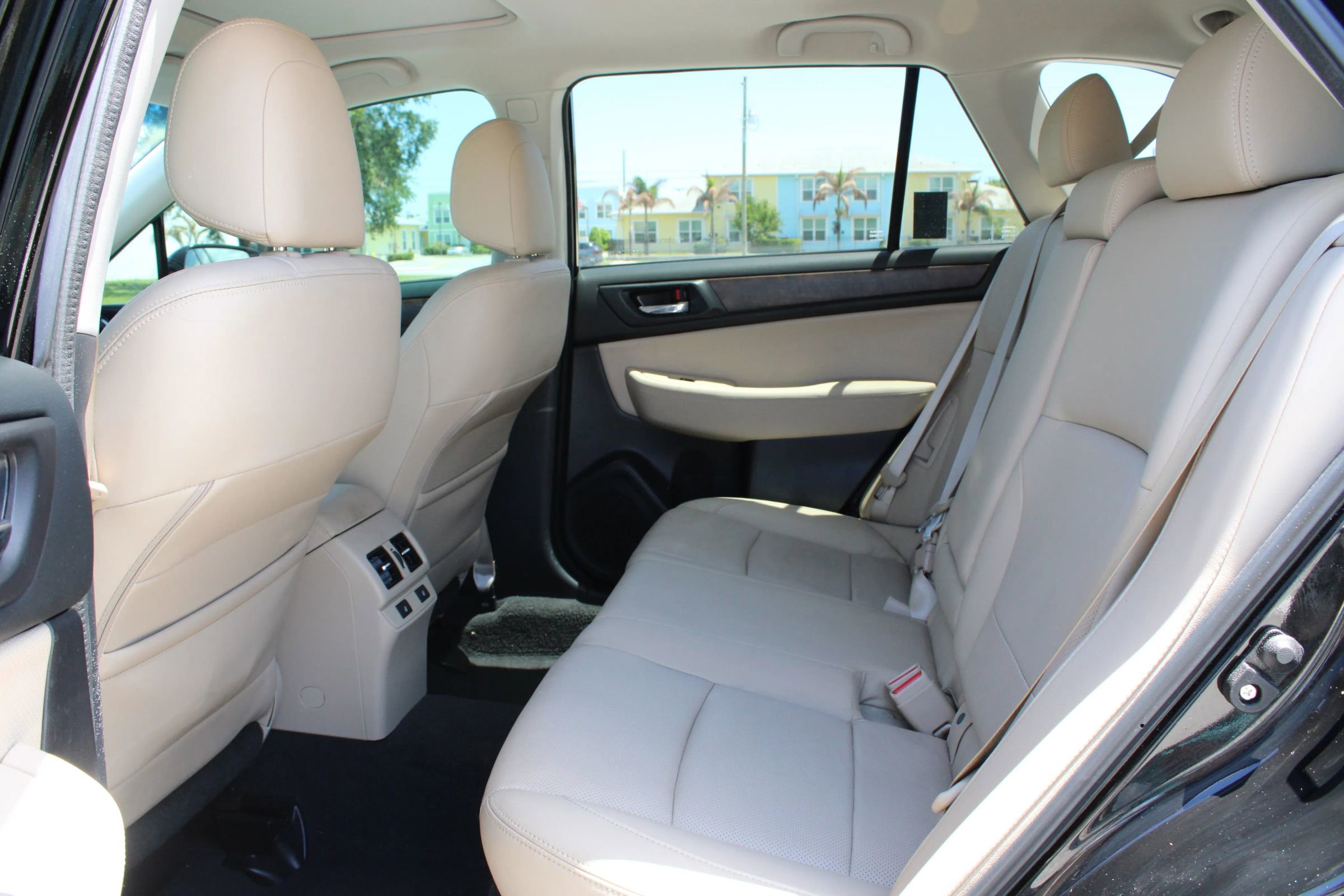 Used 2016 Subaru Outback 2.5i Limited AWD/4WD image 6