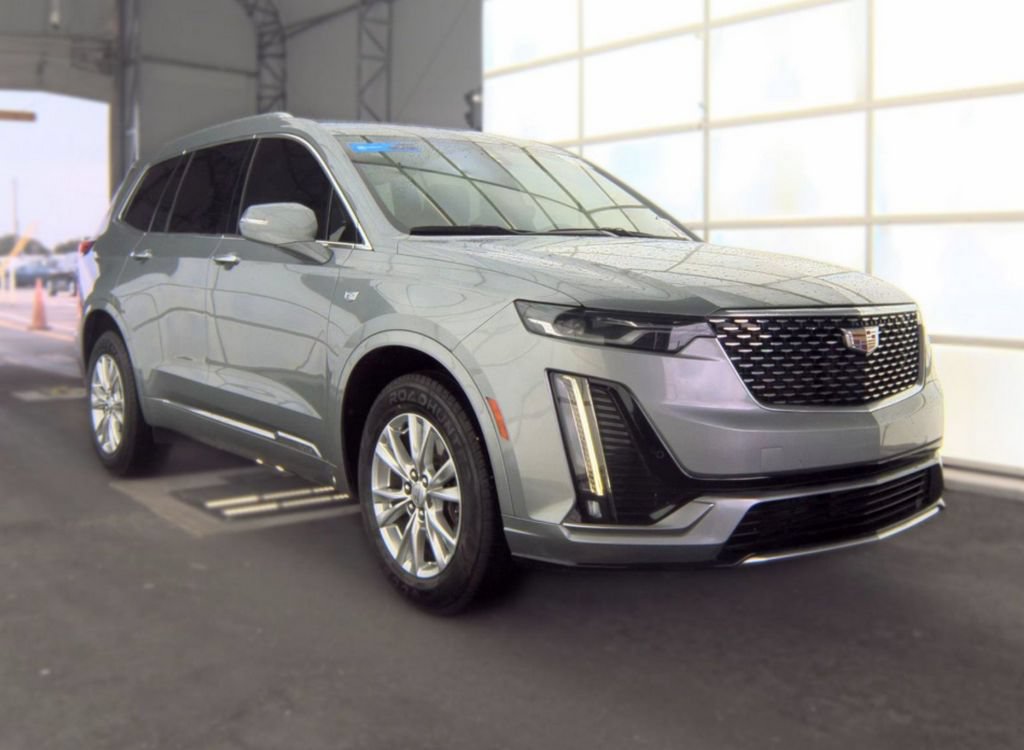 Used 2024 Cadillac XT6 Luxury FWD image 2