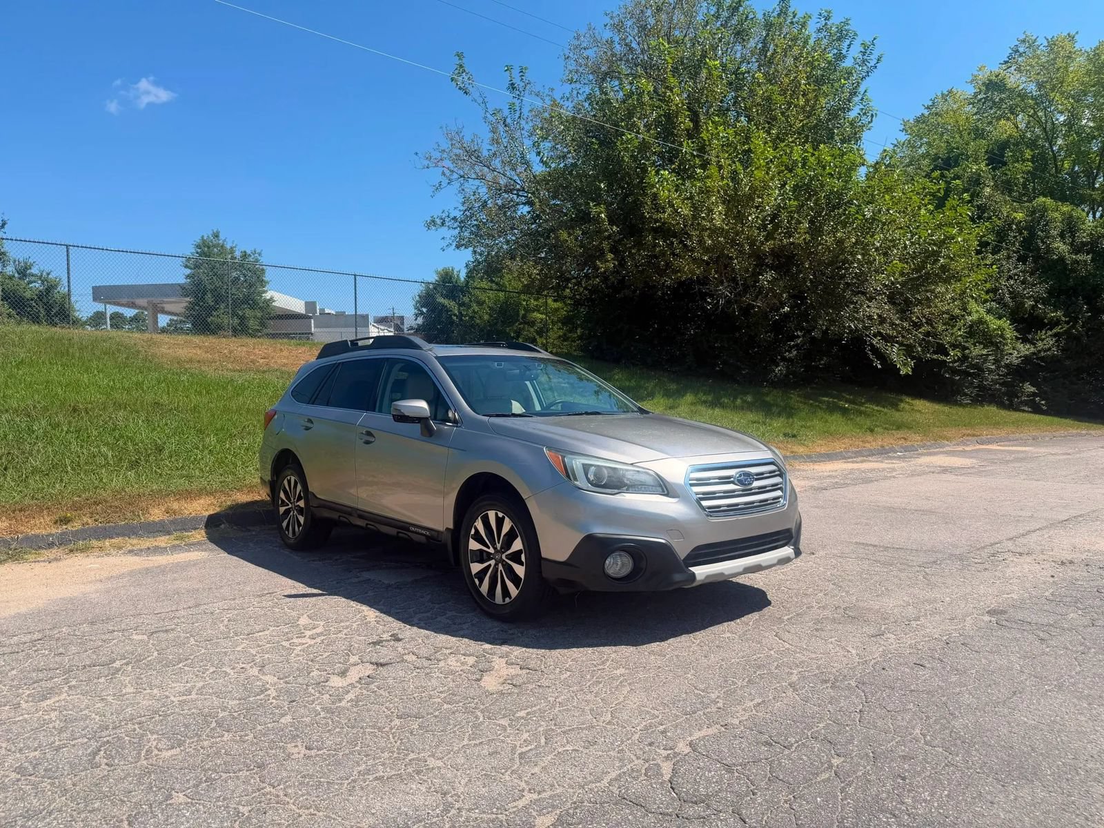Used 2016 Subaru Outback 2.5i Limited AWD/4WD image 3