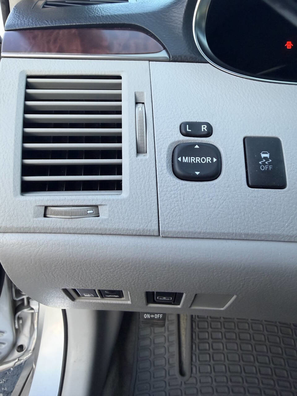 Used 2011 Toyota Avalon Limited FWD image 35