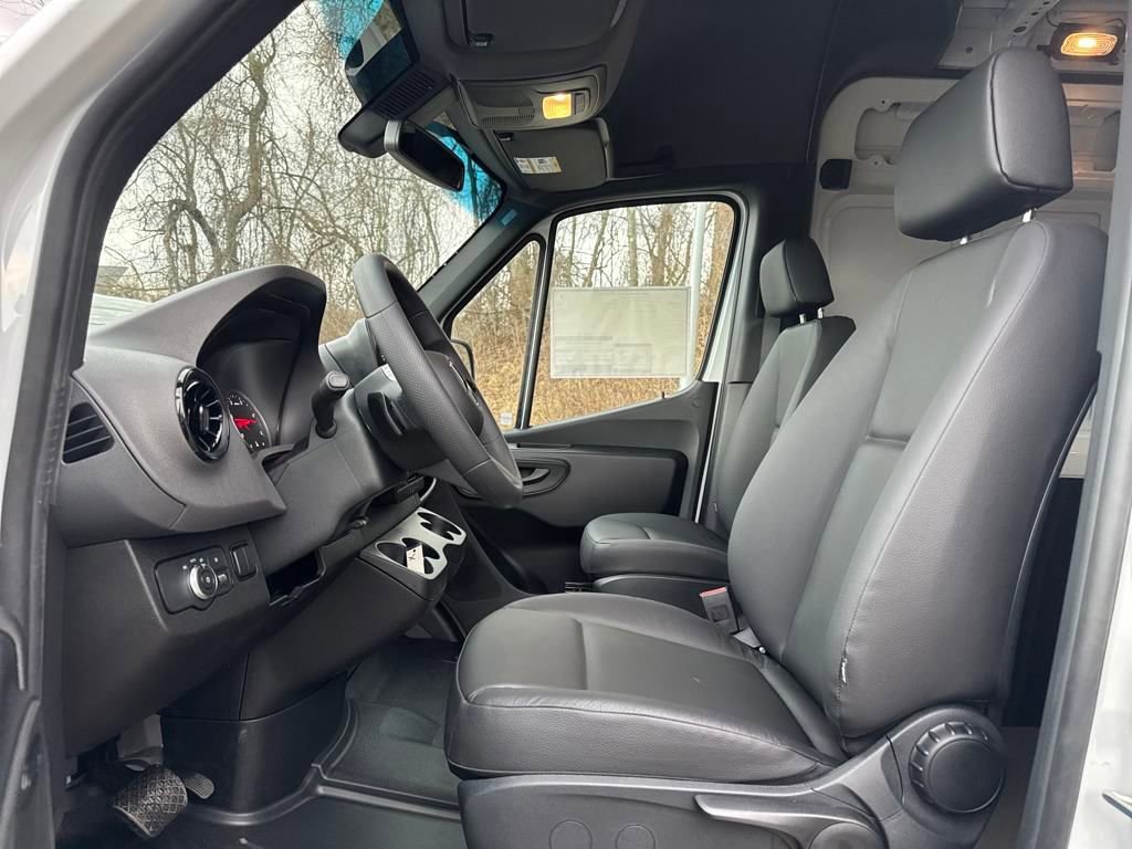 New 2025 Mercedes-Benz Sprinter 2500 image 9