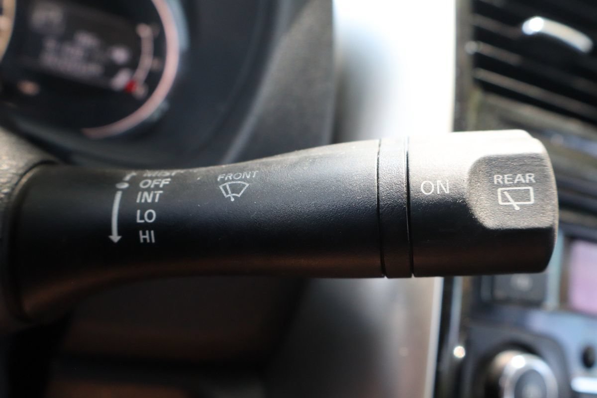 Used 2015 Nissan Versa Note SV FWD image 32
