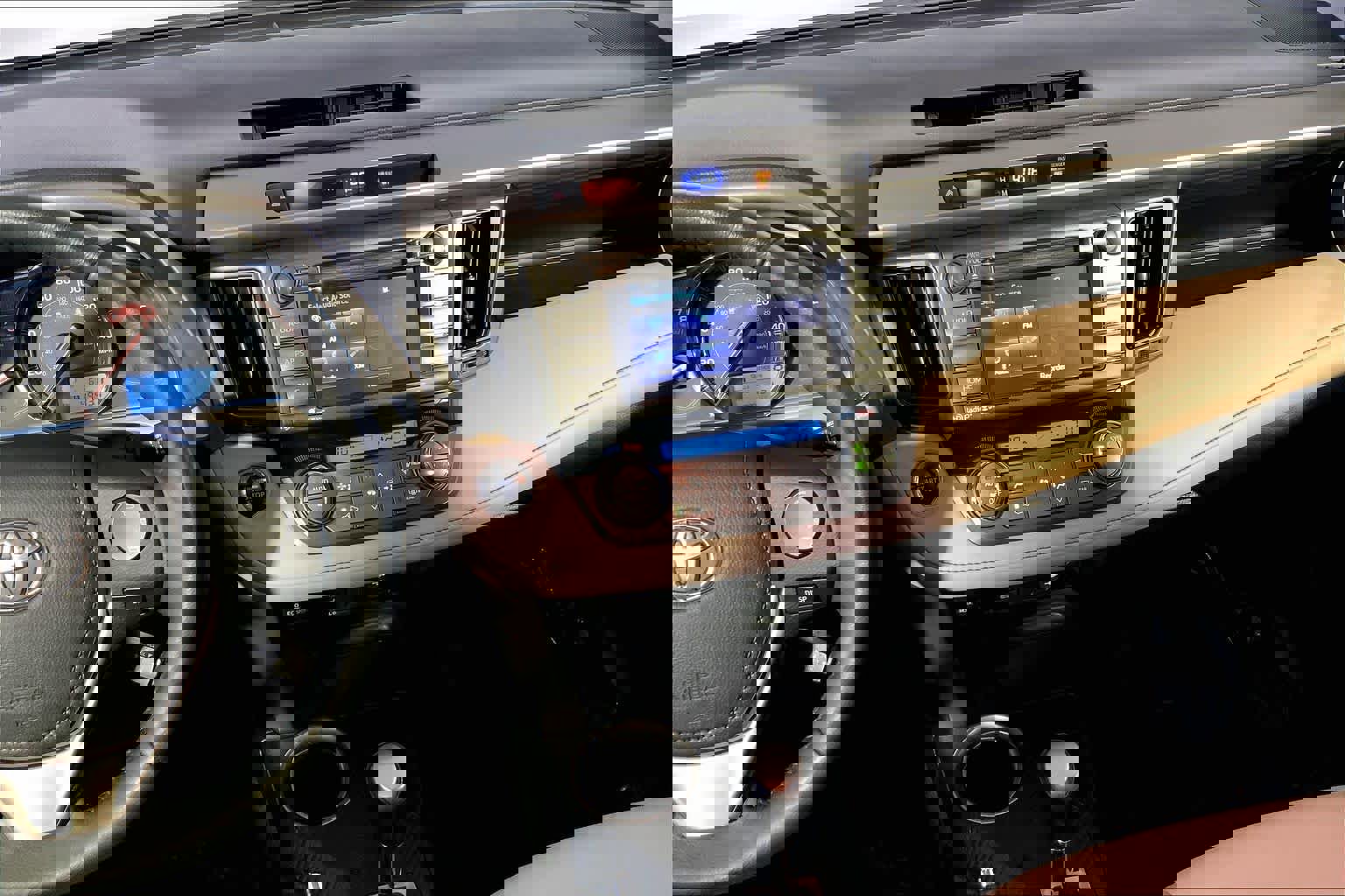 Used 2015 Toyota RAV4 Limited image 6