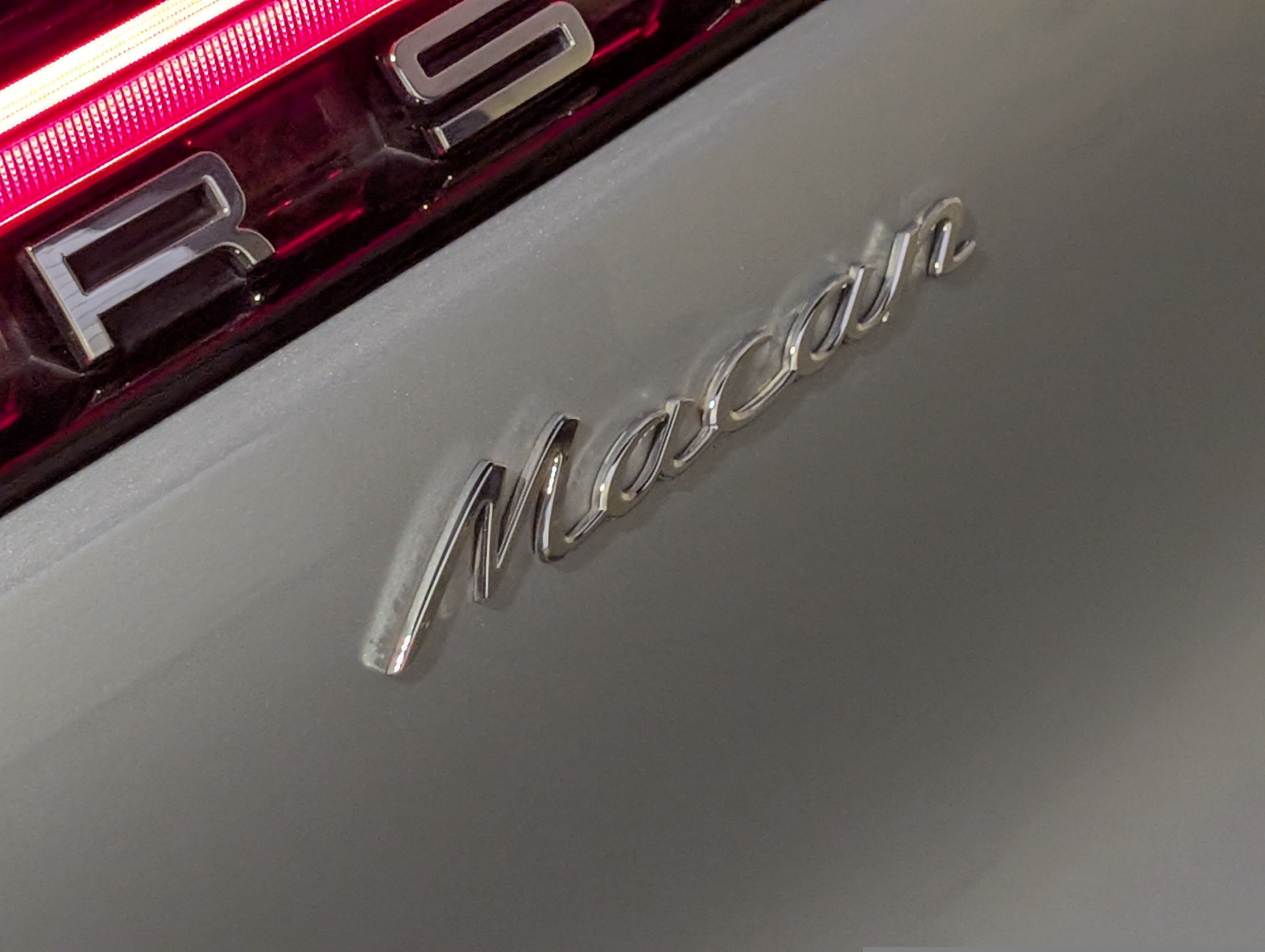 Certified 2023 Porsche Macan Turbo AWD/4WD image 17